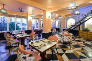 Posezení v ubytování Dev Mahal - A Boutique Heritage Hotel