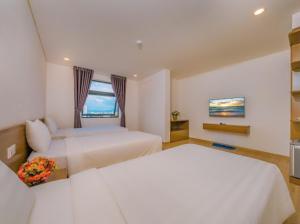 Postel nebo postele na pokoji v ubytování An Bình Tân Hotel