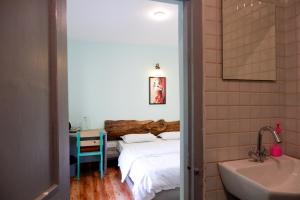 Eevolve Dharamkot - An Eco Hostel客房内的一张或多张床位