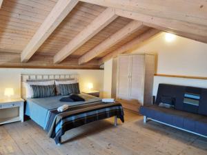 Postel nebo postele na pokoji v ubytování Barko Apartments & Suites + 37 fotografií