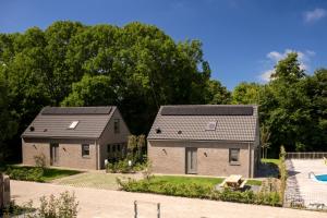 two houses with solar panels on their roofs at Slapen aan zee by Droomvilla in Sint Maarten