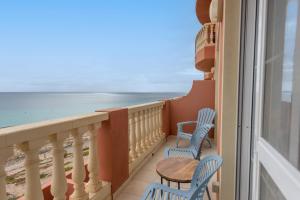 a balcony with chairs and a view of the ocean at Casa Laguna in Costa Calma