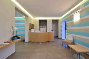 Vstupní hala nebo recepce v ubytování Scala Dei Turchi Resort + 37 fotografií