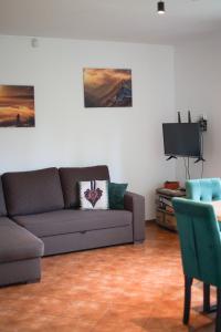 a living room with a couch and a tv at Domek u Jędrusia in Nowy Targ