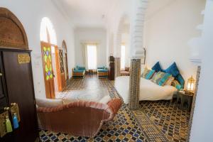 Uma cama ou camas num quarto em Hotel Blanco Riad