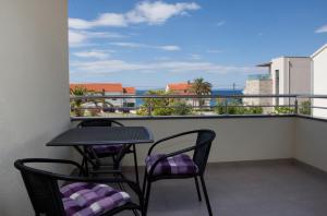 Ein Balkon oder eine Terrasse in der Unterkunft Apartments Diamond