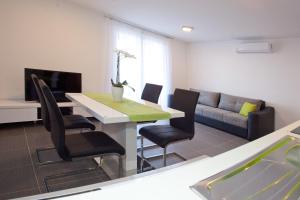 Ein Sitzbereich in der Unterkunft Apartments Diamond