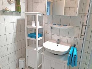 Ein Badezimmer in der Unterkunft Ferienwohnung Dünenweg Piepen