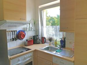 Küche/Küchenzeile in der Unterkunft Ferienwohnung Dünenweg Piepen