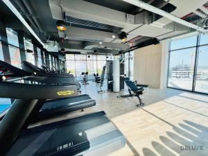 Fitness centrum a/nebo fitness zařízení v ubytování Timeless 1BR at Binghatti Avenue Al Jaddaf by Deluxe Holiday Homes