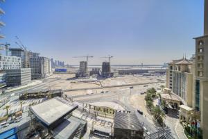 Nespecifikovaný výhled na destinaci Dubaj nebo výhled na město při pohledu z apartmánu
