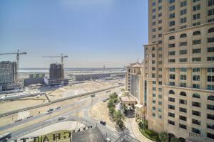 Nespecifikovaný výhled na destinaci Dubaj nebo výhled na město při pohledu z apartmánu