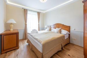 Posteľ alebo postele v izbe v ubytovaní Zámeček - Chateau Lány - Depandance Stroodel