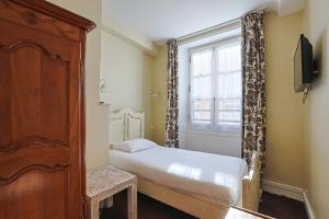 Postel nebo postele na pokoji v ubytování Hôtel François d'O