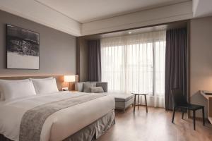 Postel nebo postele na pokoji v ubytování Grand Banyan Hotel