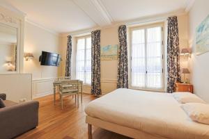 Postel nebo postele na pokoji v ubytování Hôtel François d'O