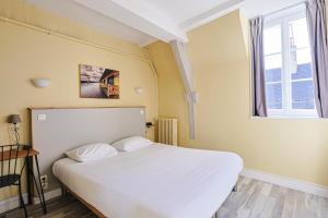 Postel nebo postele na pokoji v ubytování Hôtel François d'O