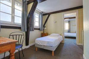 Postel nebo postele na pokoji v ubytování Hôtel François d'O