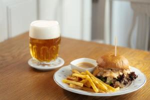 a sandwich and french fries and a glass of beer at Hotel Zámeček Janovičky in Broumov