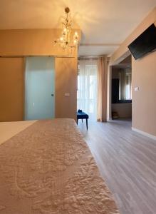 Televízia a/alebo spoločenská miestnosť v ubytovaní Casa Rosmini rooms, Dolomia best home