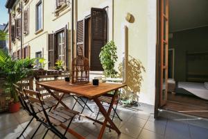 A balcony or terrace at Elegant Sempione Apartment