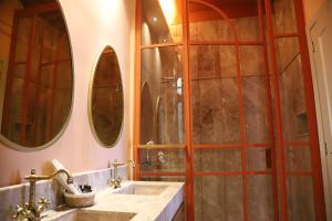 Ένα μπάνιο στο Hotel Lost Gemmayzeh