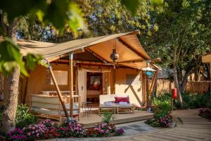 Dunas Luxury Beach Resort Tarifa外面的花园