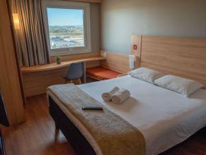 Letto o letti in una camera di ibis Concepcion