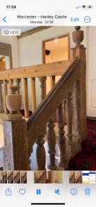 大莫爾文的住宿－吉爾伯特之末農場酒店，一张房子里木楼梯的照片