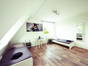 A seating area at Workers Apartment with Balcony