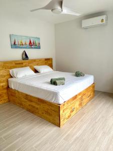 En eller flere senge i et værelse på 2 Bedroom Paradise Island Villa