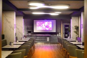TV a/nebo společenská místnost v ubytování St.Joseph Hotel Hamburg - Reeperbahn St.Pauli Kiez