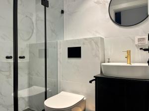 New apt - 3BD on the boulevard