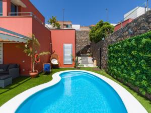a swimming pool in the backyard of a house at Vista Golf 20 by VillaGranCanaria in Maspalomas