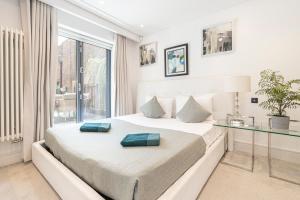 Postel nebo postele na pokoji v ubytování Stay Mayfair
