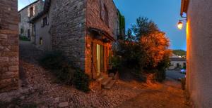 a stone building with a bench in front of it at Rue du Barri in Cordes-sur-Ciel