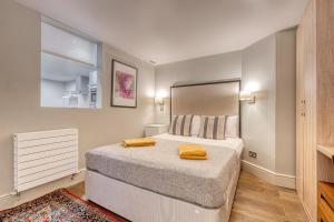Postel nebo postele na pokoji v ubytování Stay Mayfair