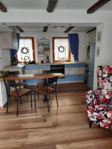 a kitchen with a table and chairs in a room at Ferienhaus Aschersleben in Aschersleben