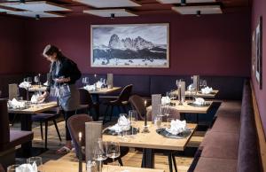 Restoran atau tempat lain untuk makan di Hotel Alpenroyal