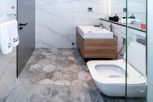Koupelna v ubytování Lux Studio in Downtown, 5 mins to Burj Khalifa & Dubai Mall - MAG318