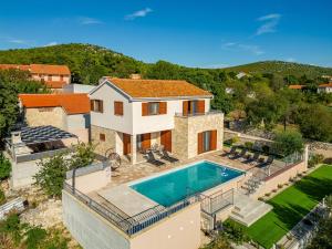 Πισίνα στο ή κοντά στο Villa Paula ZadarVillas