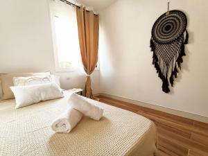 Chakra House Fuerteventura - Affordable Rooms in a Cozy Guesthouse客房内的一张或多张床位