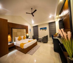 a hotel room with a bed and a desk at HUE GUH The Porto Candolim in Calangute