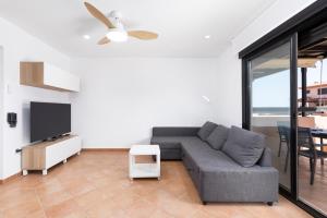 TV a/nebo společenská místnost v ubytování Home2Book Casa Etone, BBQ, Terrace & Pool