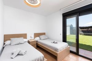 Postel nebo postele na pokoji v ubytování Home2Book Casa Etone, BBQ, Terrace & Pool + 36 fotografií