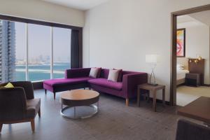 Posezení v ubytování Delta Hotels by Marriott City Center Doha + 37 fotografií