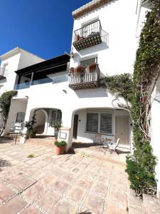 Το κτήριο όπου στεγάζεται  το διαμέρισμα +15 φωτογραφίες