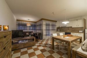 A kitchen or kitchenette at Apartment Sofia Még 15 kép