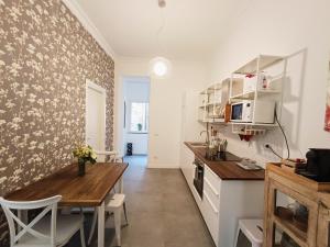 A kitchen or kitchenette at La tua casa a Piazza del Popolo