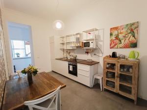 A kitchen or kitchenette at La tua casa a Piazza del Popolo